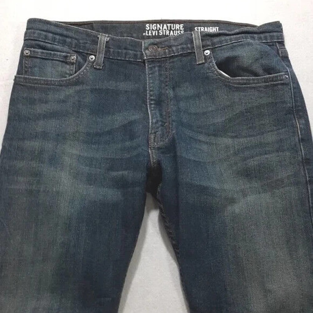 Signature Levi's Strauss size 34X30 straight leg blue jeans - Picture 2 of 16